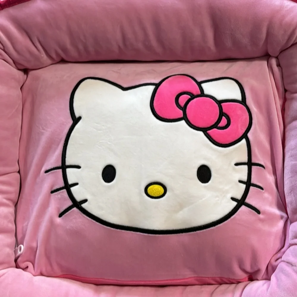 Hello kitty : pink pet bed